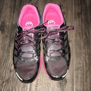 Women’s Asic Tennis Shoe